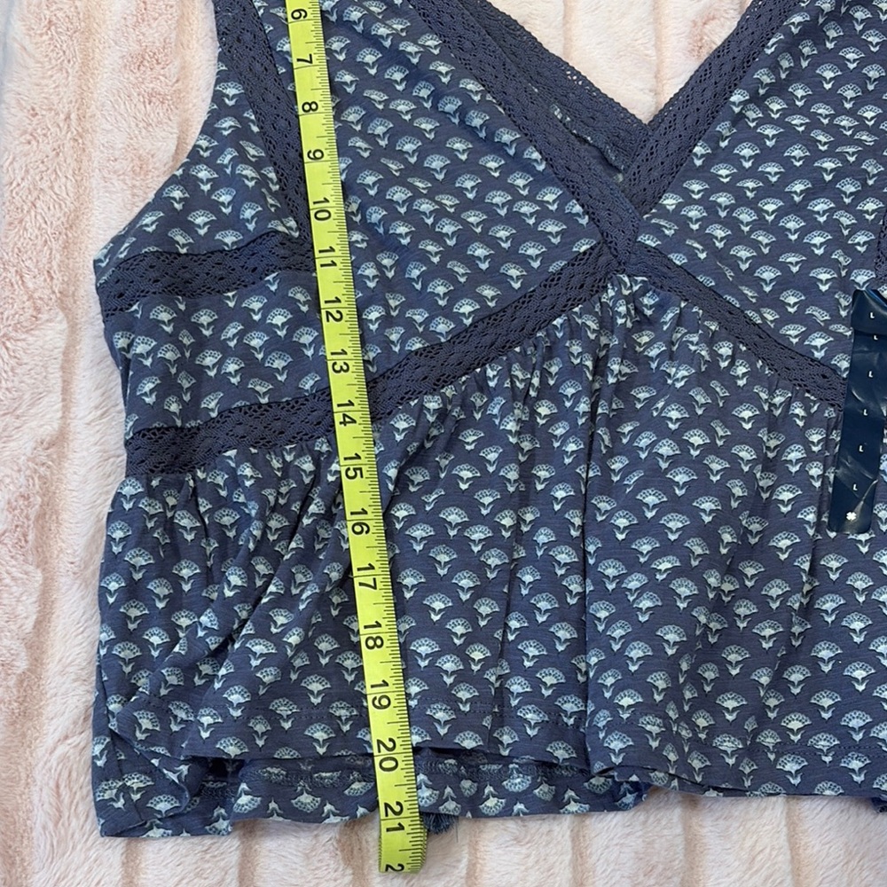 Lucky Brand Crop Top - Picture 5 of 11